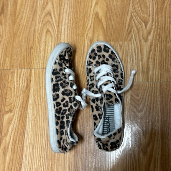SOOA Comfy Leopard white lace tie shies cannot see size but I wear size 5 - Picture 6 of 10